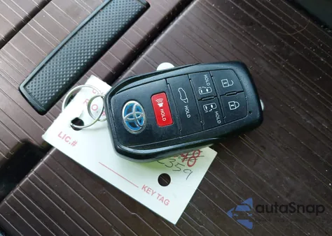 2021 Toyota Sienna Xle z USA, uszkodzony, nr VIN 5TDYSKFC1MS026748